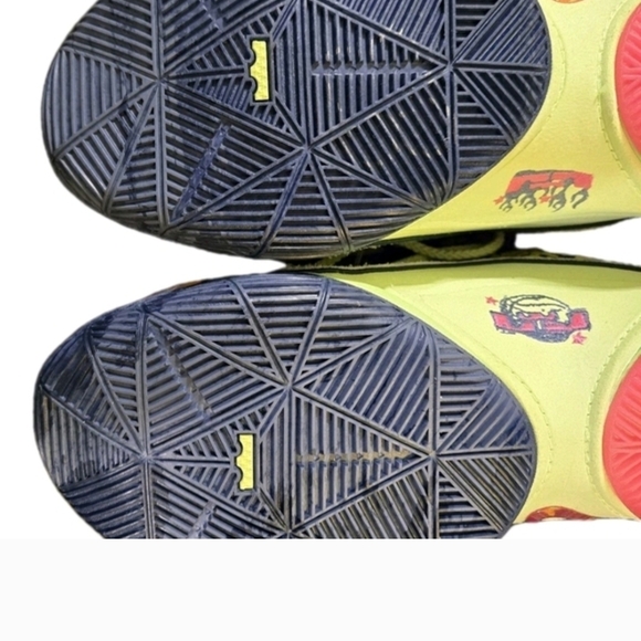 Nike LeBron 22 Bryce's World Sneakers Size 9.5 - Picture 12 of 15